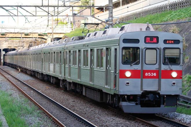 【東急】8500系8636F南栗橋から返却回送を青葉台駅で撮影した写真