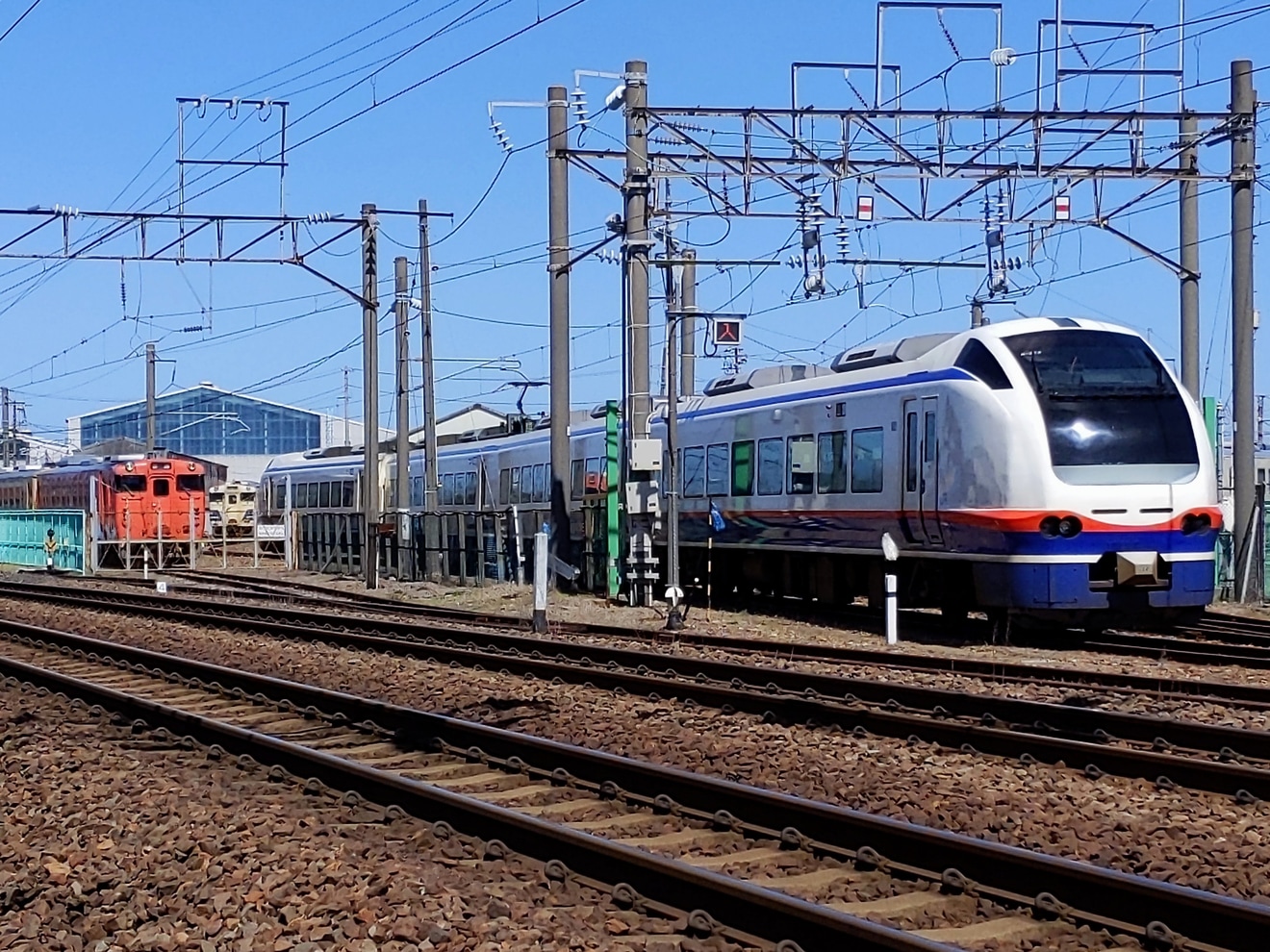 【JR東】E653系H203編成秋田総合車両センター入場回送の拡大写真