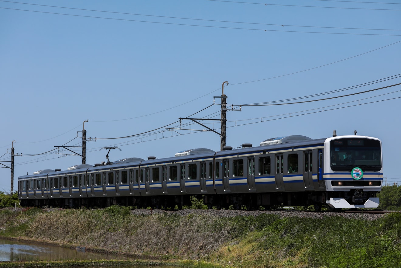 【JR東】E231系“成田線開業120周年記念”ラッピング車両 運行開始の拡大写真
