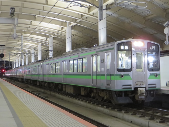 【JR東】E127系V12編成故障に伴うE129系による救援回送を新潟駅で撮影した写真