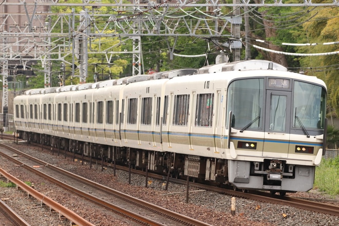 【JR西】221系A10編成京都支所へ回送を山崎駅で撮影した写真
