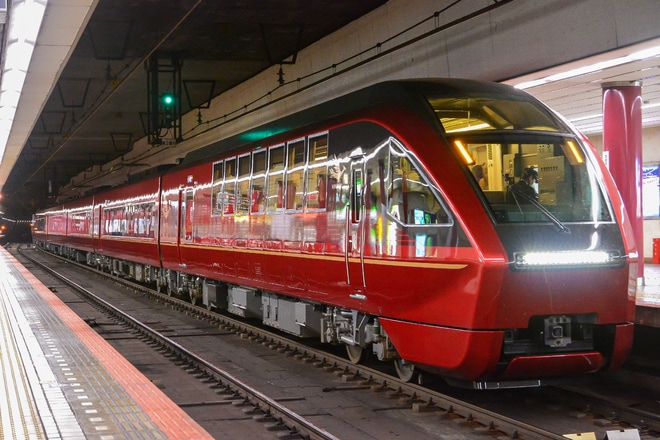 【近鉄】80000系HV14営業運転開始を大阪上本町駅で撮影した写真