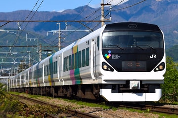 【JR東】E257系M-107編成が松本車両センターへ