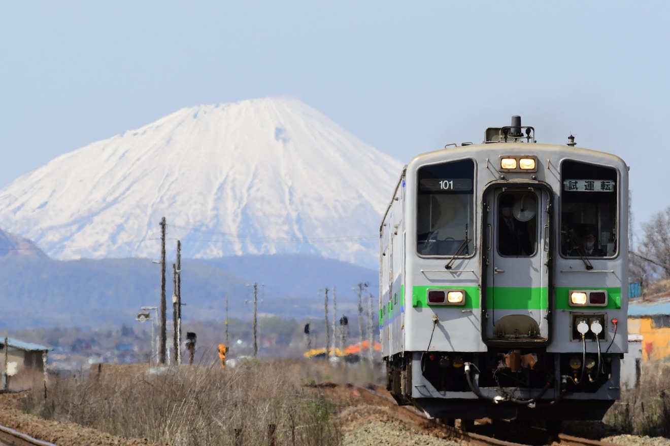 【JR北】キハ143形2両が東室蘭〜長万部間で試運転の拡大写真