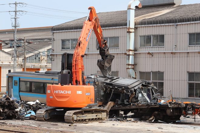 【JR四】2000系気動車2両解体を多度津工場で撮影した写真