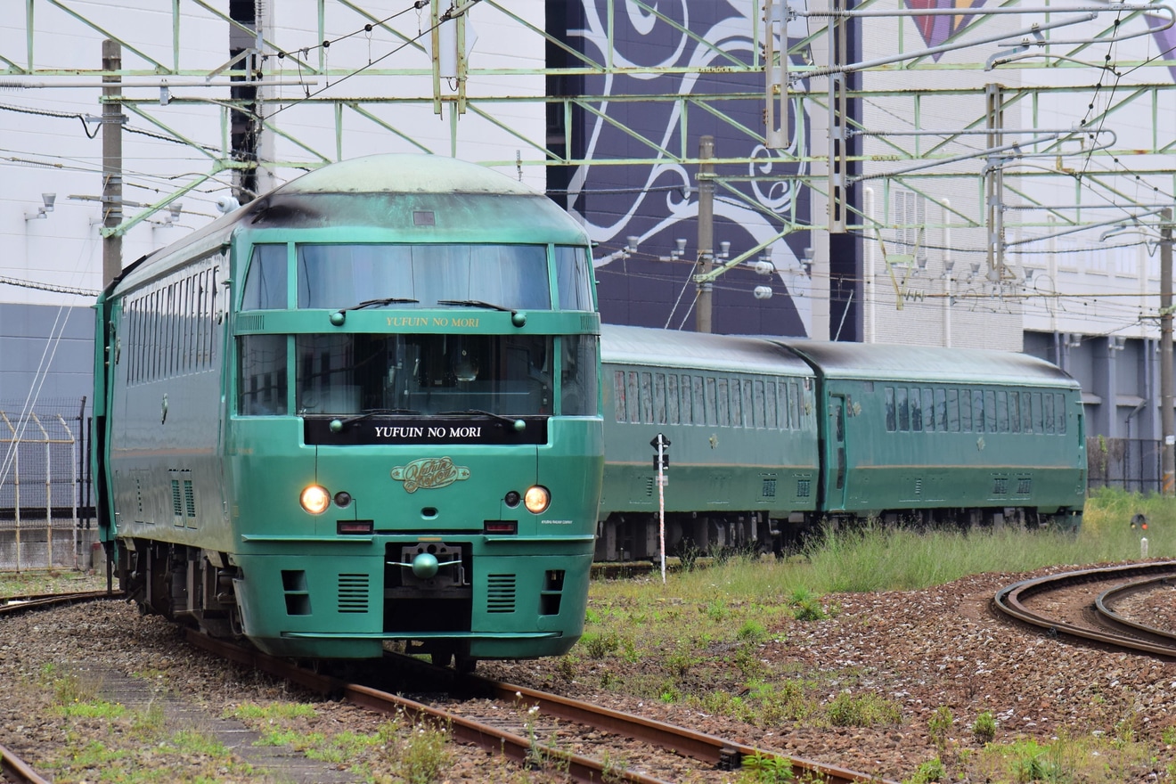 【JR九】キハ72系(ゆふいんの森)が小倉総合車両センターへ入場回送の拡大写真