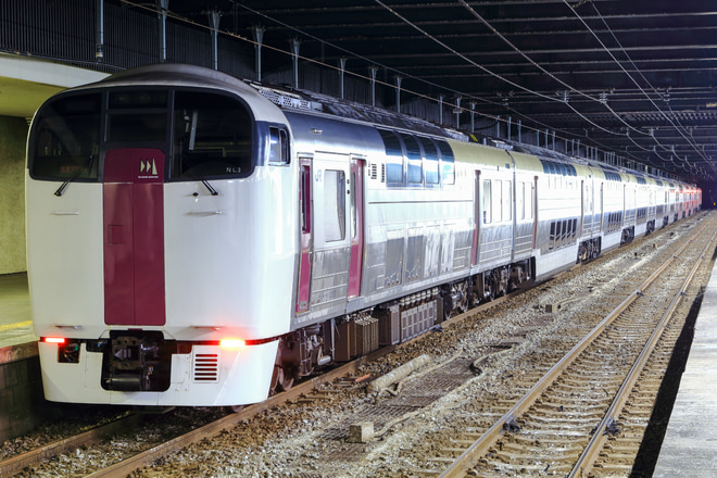 【JR東】215系NL-3編成 青森方面へ配給輸送を長岡駅で撮影した写真