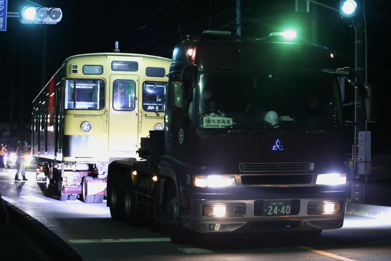【西武】2000系2003Fの一部車両が横瀬車両基地から陸送の拡大写真