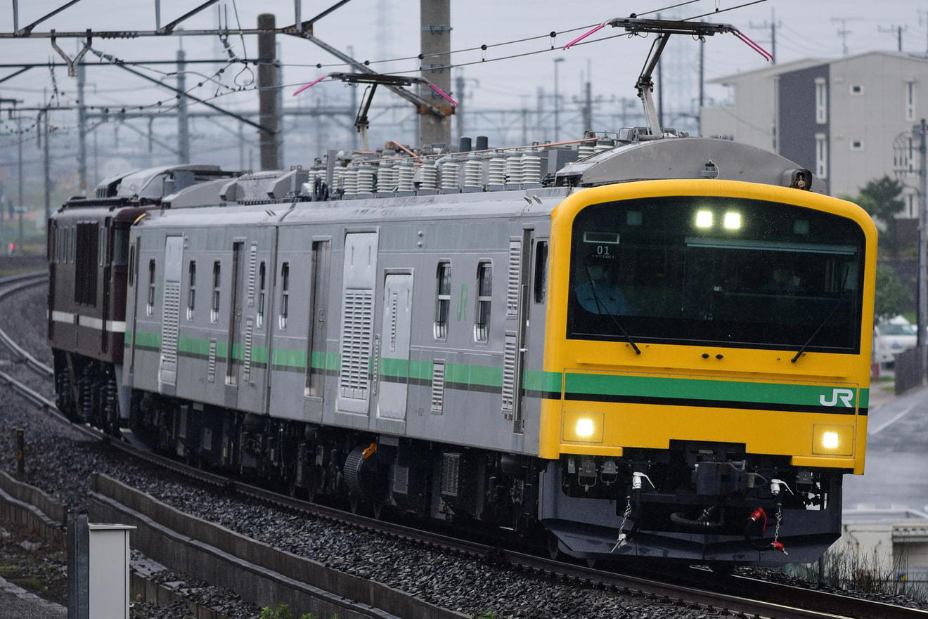 【JR東】E493系オク01編成とEF64-1052が中央線方面への拡大写真