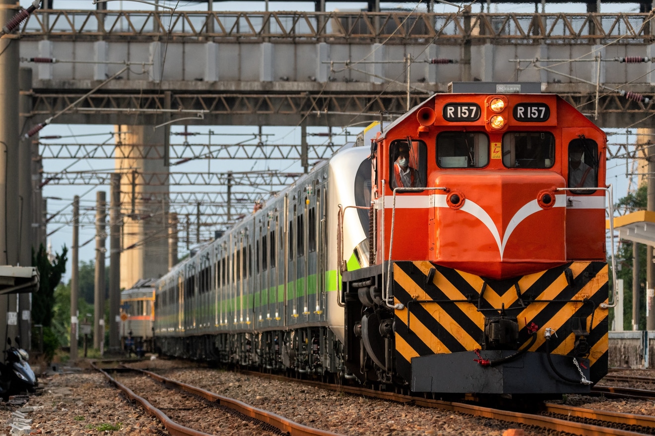 【台鐵】EMU900EMU904編成が輸送の拡大写真