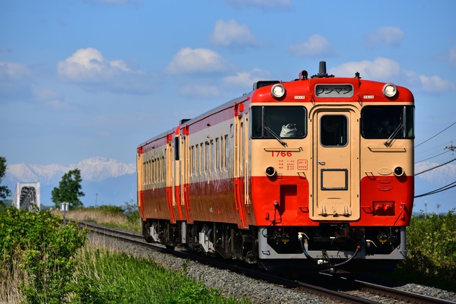【JR北】キハ40「国鉄標準色」が2両編成連結で運転を不明で撮影した写真