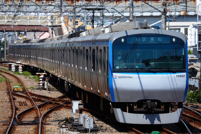 【相鉄】10000系10702×10(10702F)機器更新工事を終えて試運転を二俣川駅で撮影した写真