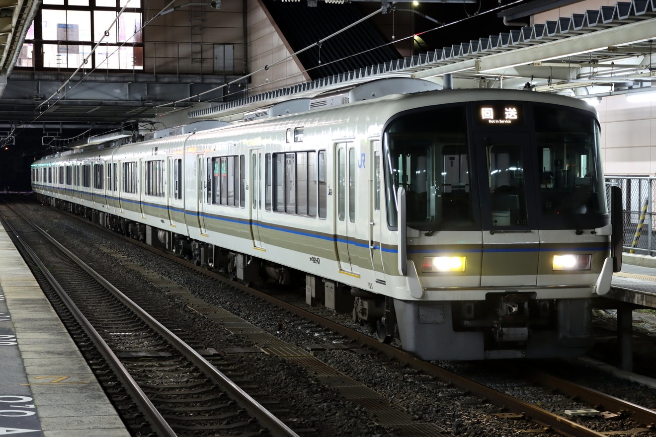 【JR西】221系元A10編成のうち6両が吹田総合車両所奈良支所へ回送の拡大写真