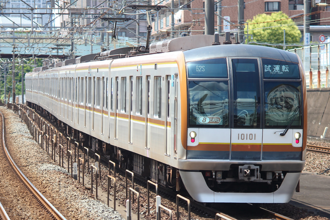 【メトロ】10000系10101F 8連化して東上線試運転を朝霞台駅で撮影した写真