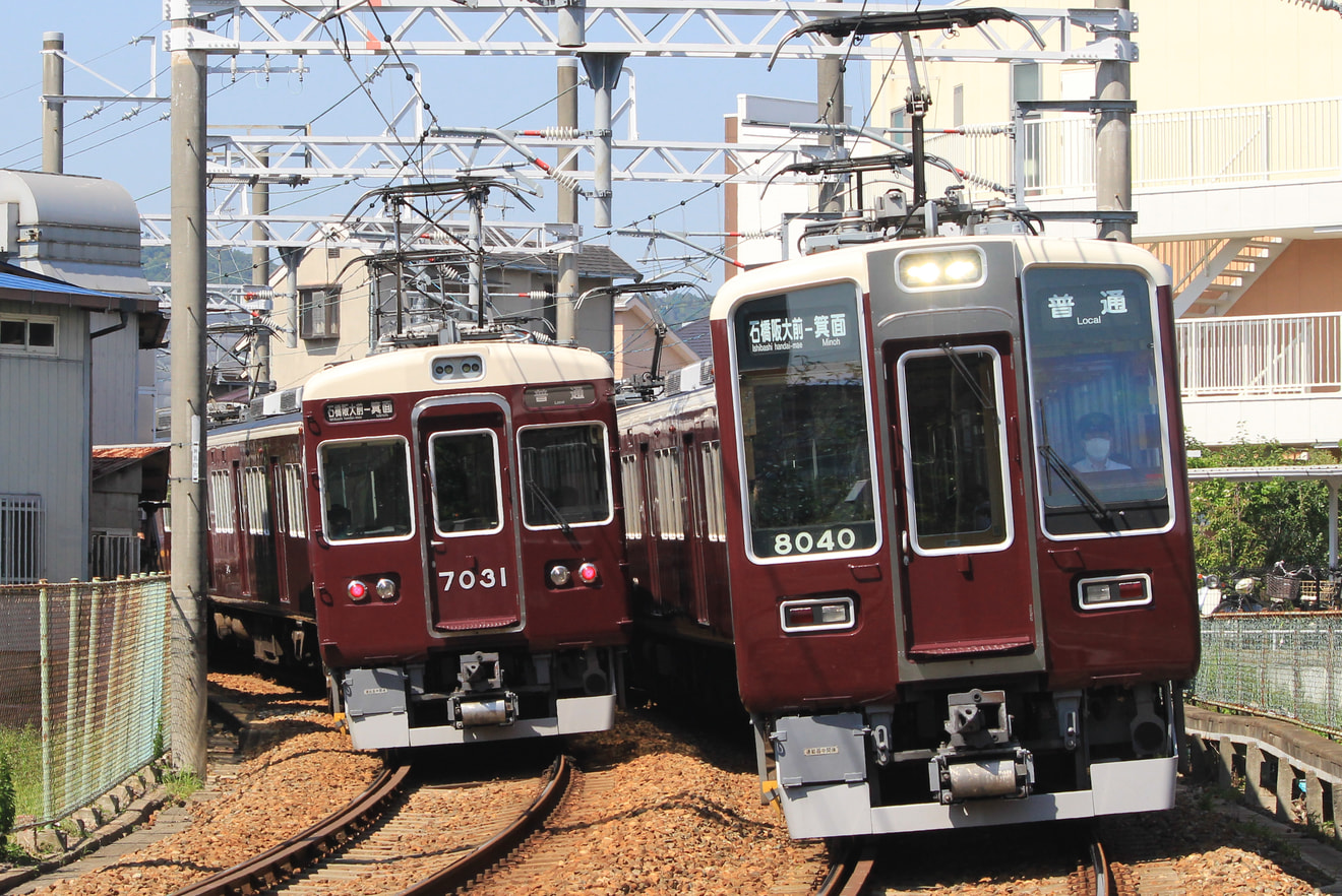 【阪急】8000系 8040F + 8041Fの4連が箕面線代走の拡大写真