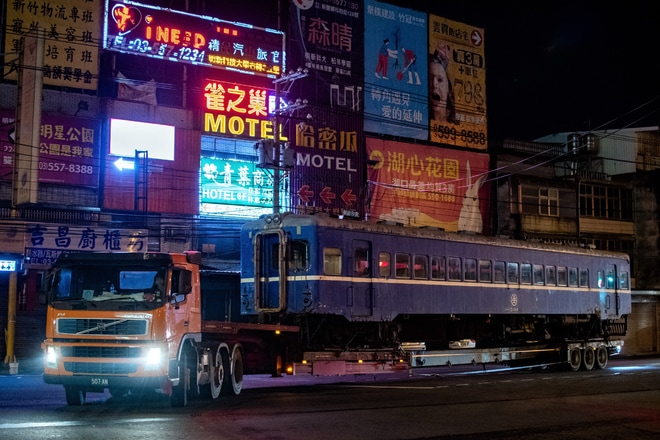 【台鐵】35DR2200型の2両、台湾車輌へ陸送を不明で撮影した写真