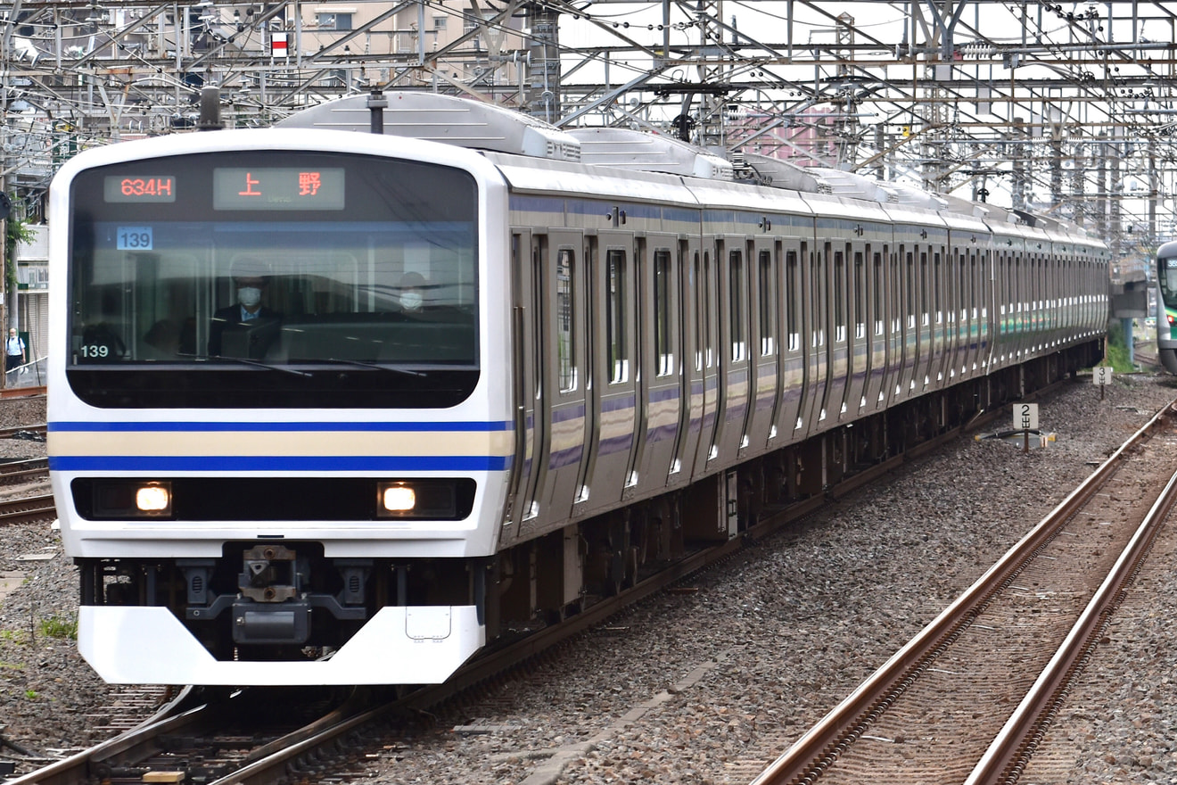 【JR東】E231系マト139編成スカ色で常磐快速線内での営業運転を開始の拡大写真