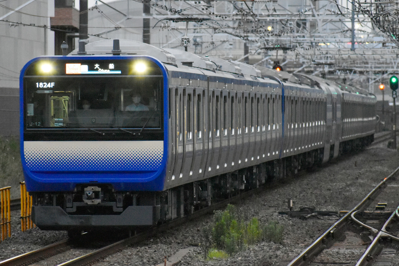 【JR東】E235系1000番台J-12編成営業運転開始の拡大写真