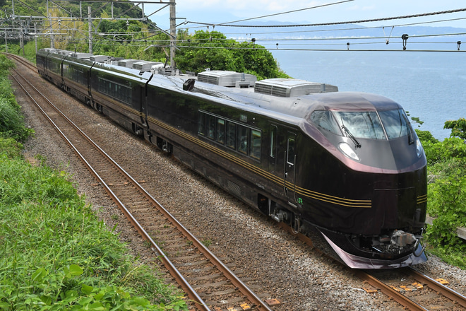 【JR東】E655系を使用した団体臨時列車（高崎→熱海間)を根府川～真鶴間で撮影した写真