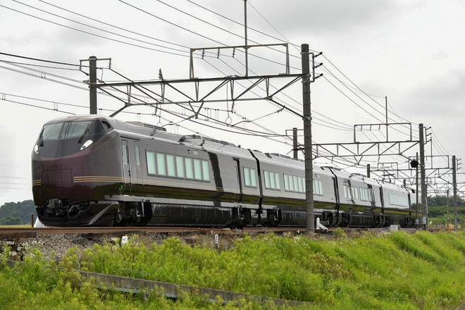 【JR東】E655系を使用した団体臨時列車（高崎→熱海間)を岡部～本庄間で撮影した写真