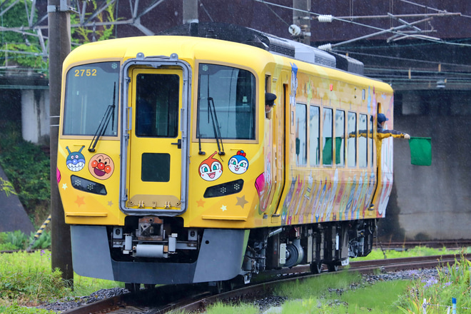 【JR四】2700系2752号「きいろいアンパンマン列車」多度津工場出場