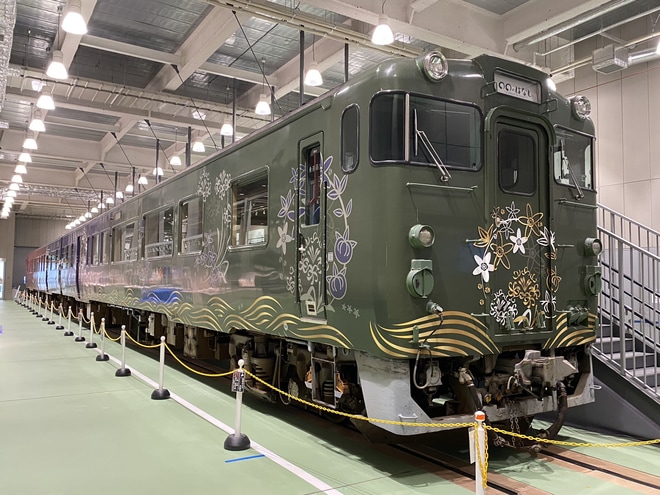 【JR西】キハ47「○○のはなし」京都鉄道博物館で特別展示を京都鉄道博物館で撮影した写真
