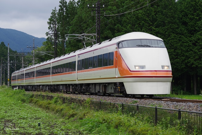 【東武】100系スペーシア復刻「デビューカラーリング」記念 鉄道お買い物ツアーを不明で撮影した写真