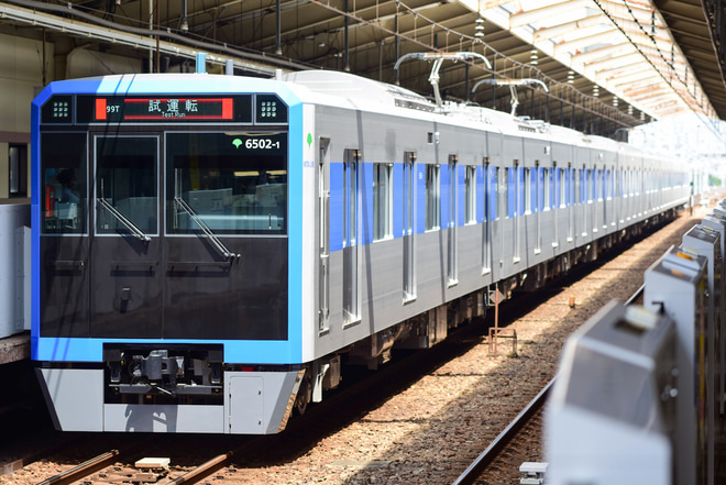 【都営】三田線用新型車両6500形 初の日中試運転を西台駅で撮影した写真