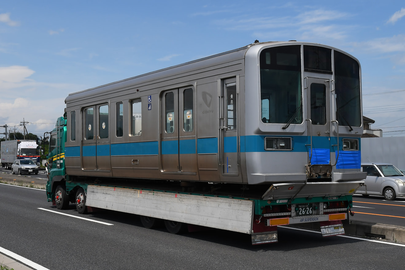 【小田急】1000形 1753F(1753×6) 新宿方2両 廃車・搬出の拡大写真