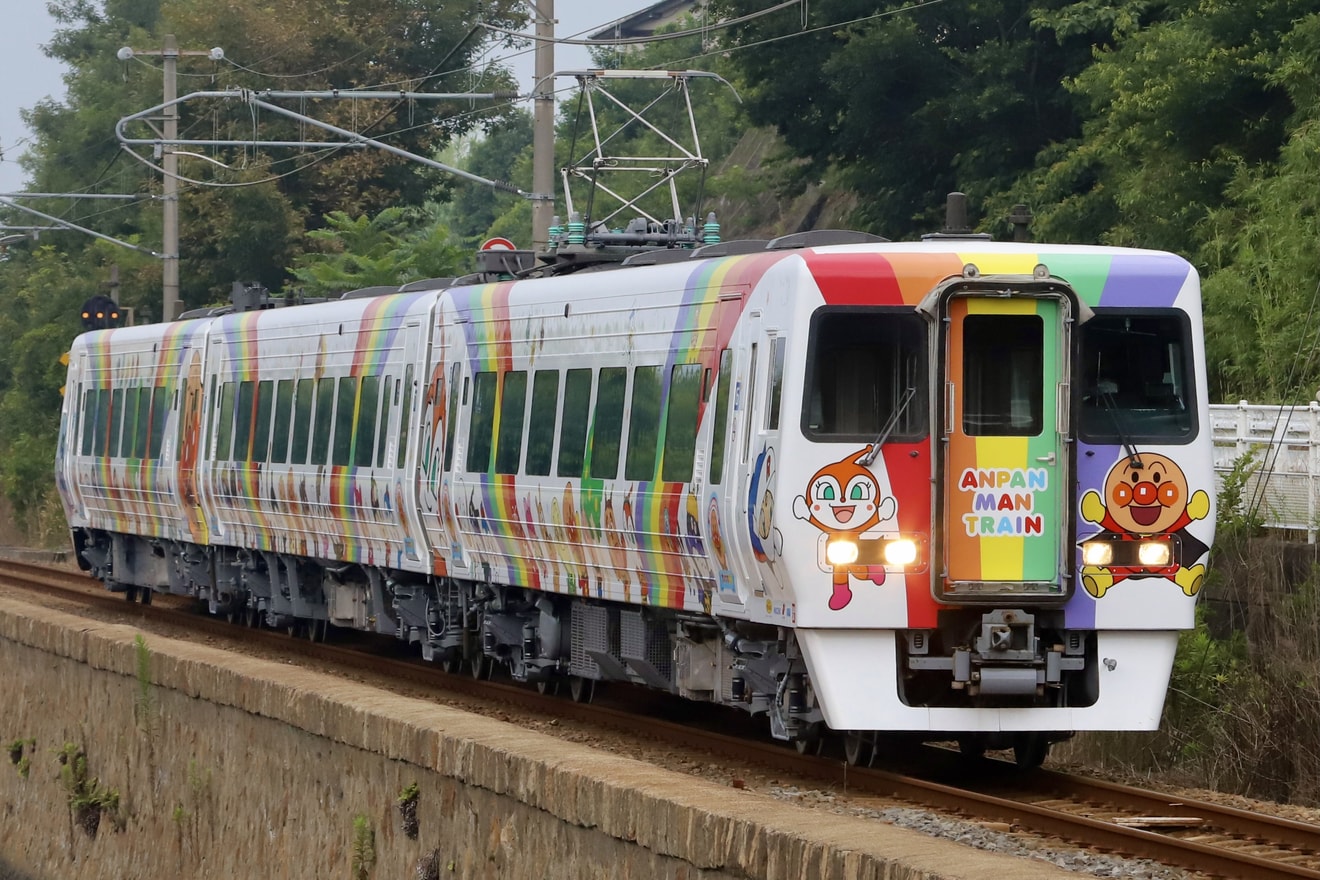 【JR四】8000系S3編成(アンパンマン列車)全検を終えて多度津工場出場の拡大写真