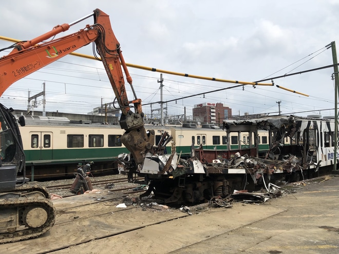 【上信】150形153F(群馬サファリパークのラッピング塗装)解体中を高崎駅付近で撮影した写真