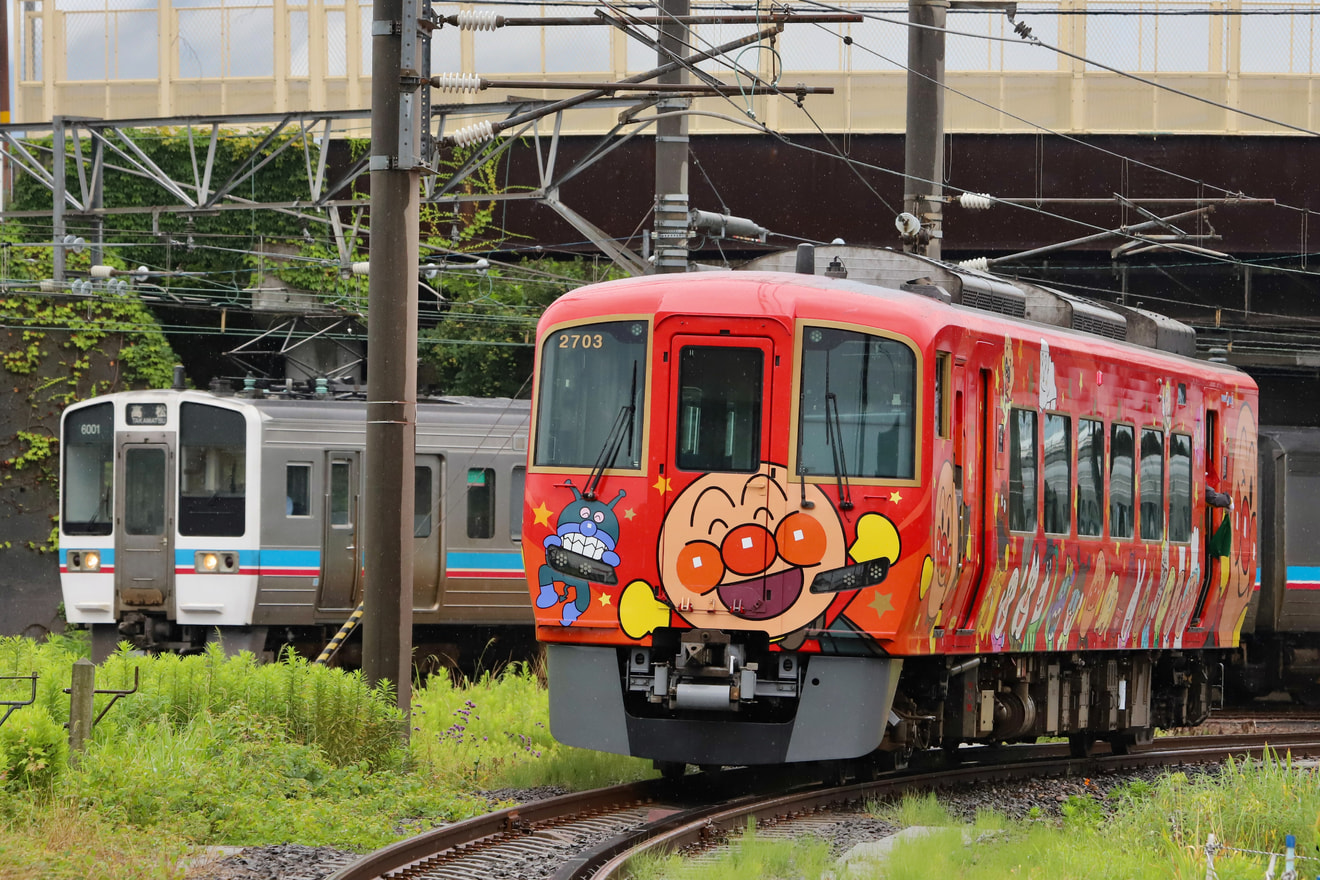 【JR四】2700系2703号『あかいアンパンマン列車』が多度津工場出場の拡大写真