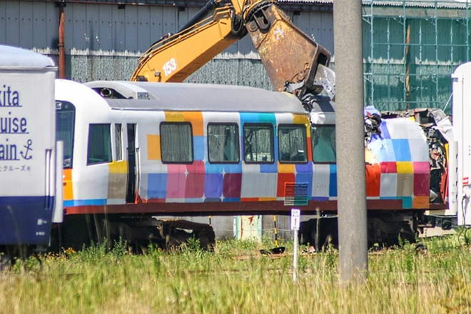 【JR東】きらきらうえつ用のクハ485-701が解体中を秋田総合車両センター付近で撮影した写真