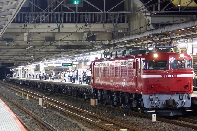 【JR東】EF81-80牽引越中島チキ配給輸送を大宮駅で撮影した写真
