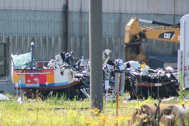 【JR東】きらきらうえつ用のクハ485-701が解体中を秋田総合車両センター付近で撮影した写真