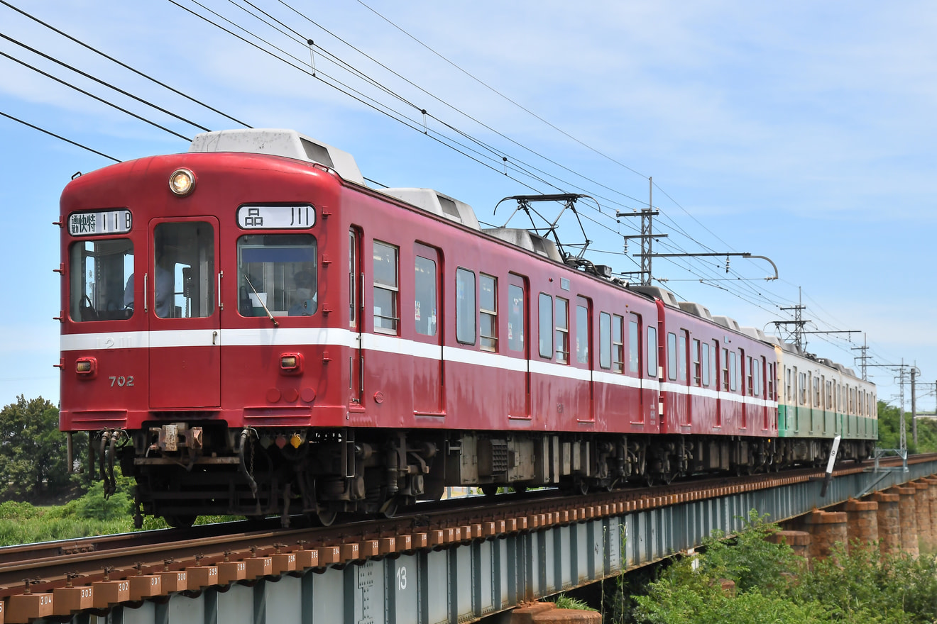 【ことでん】1200形1211編成(情熱の赤い電車)+1215編成 貸切列車運転の拡大写真