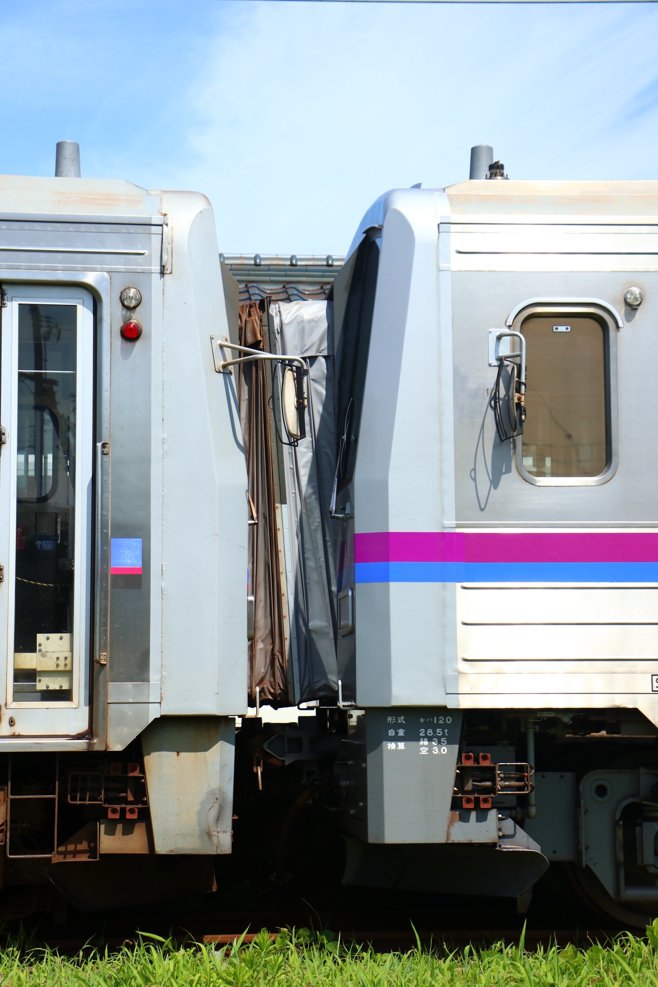 【JR西】キハ120-17とキハ120-333後藤総合車両所入場の拡大写真