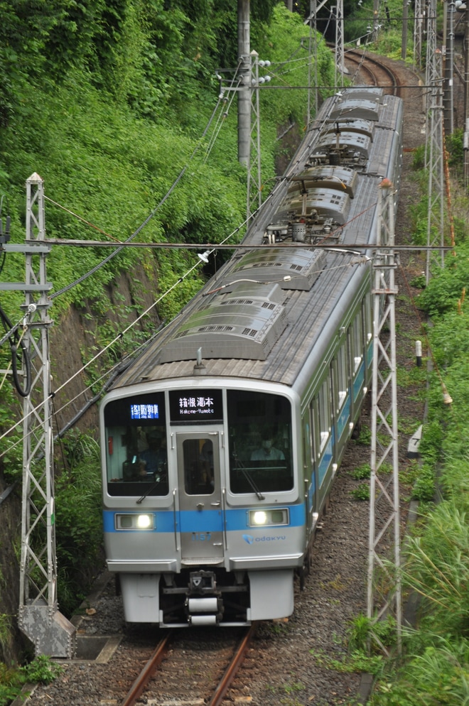 【小田急】更新車の1000形1057×4(1057F)が箱根登山鉄道線へ入線を小田原～箱根板橋間で撮影した写真