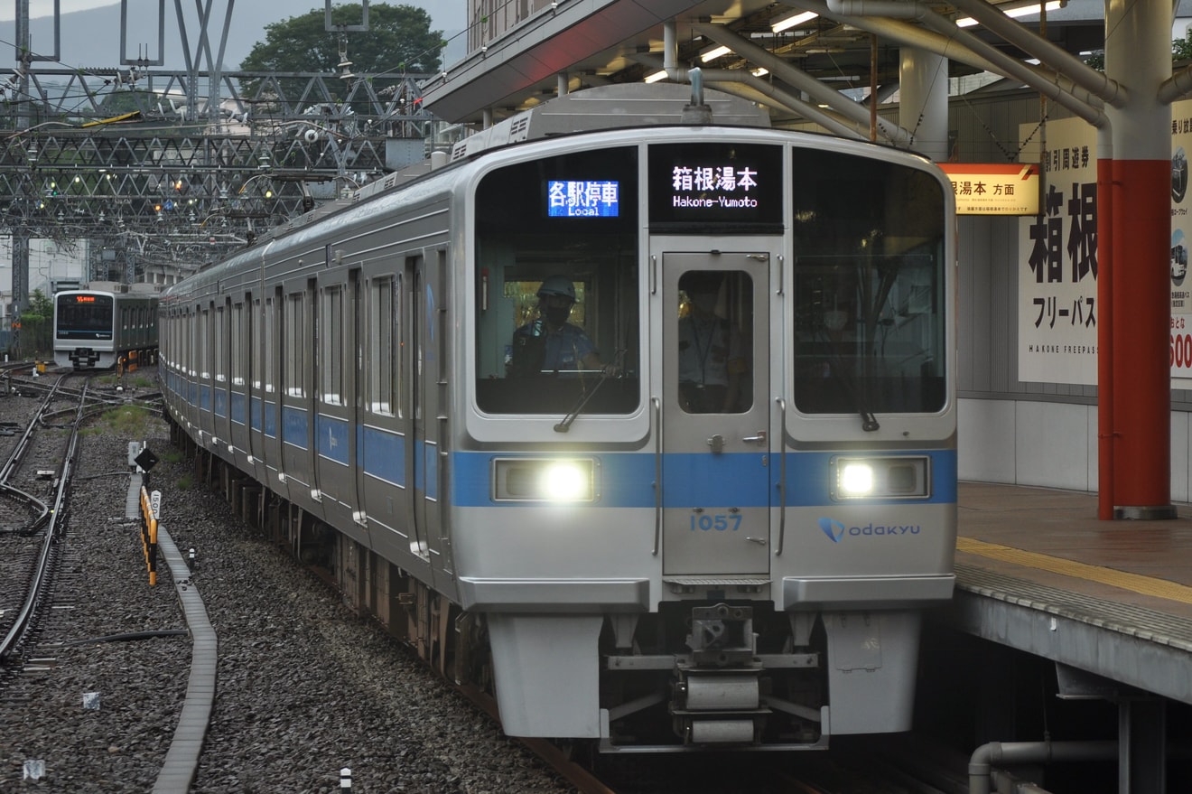 【小田急】更新車の1000形1057×4(1057F)が箱根登山鉄道線へ入線の拡大写真