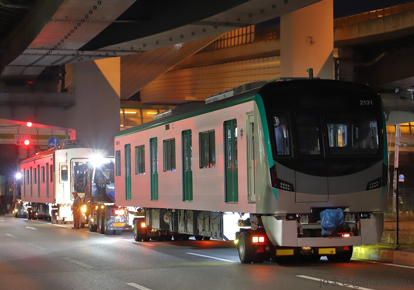 【京都市交】鳥丸線の新型車両の陸送の拡大写真