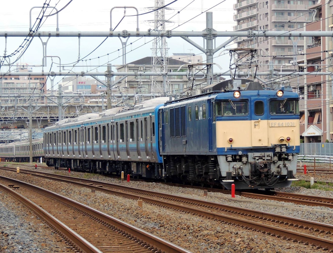 【JR東】E131系500番台 コツG-02編成 新津より配給輸送の拡大写真