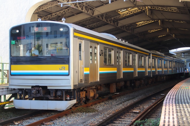 【JR東】「貸切列車で行く夜の鶴見線探訪 港湾・工場夜景の旅」を鶴見駅で撮影した写真
