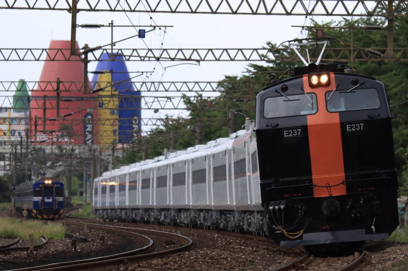 【台鐵】EMU3000型が鳴日号用塗装のE237の牽引で樹林への拡大写真