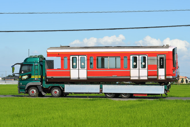 【小田急】1000形1060F(1060×4)小田原方2両 廃車・搬出を館林市内で撮影した写真