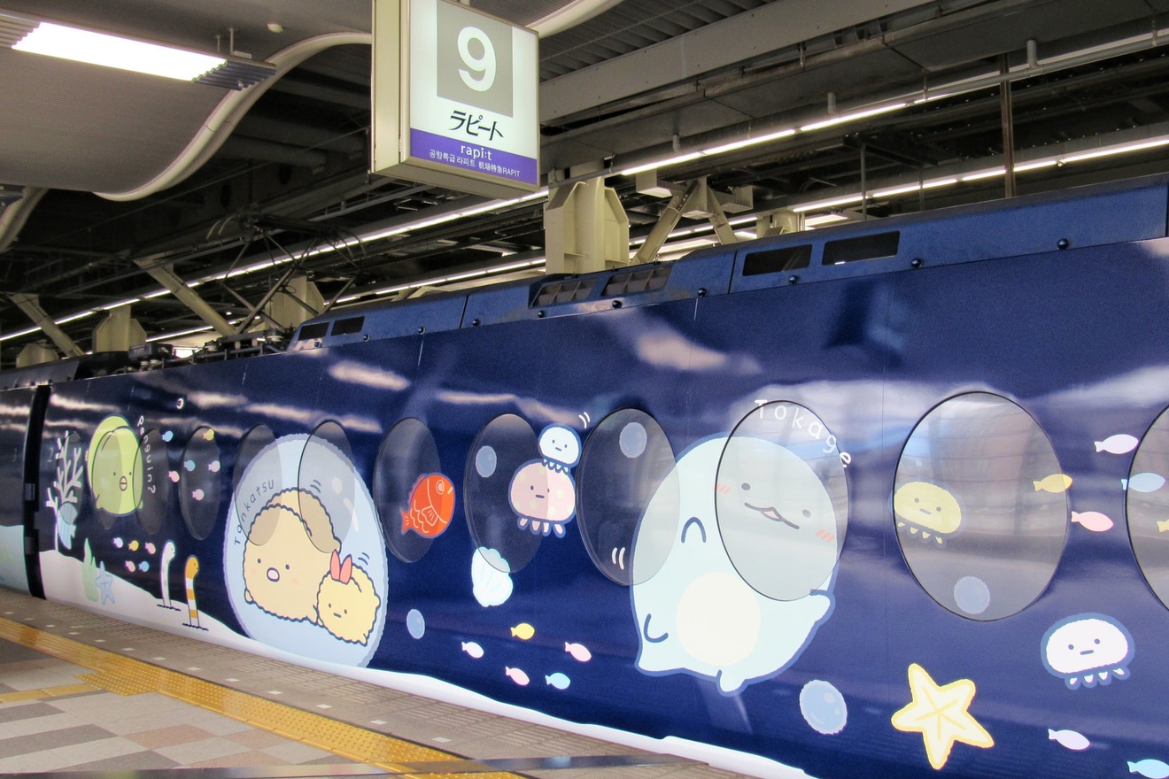 2nd-train 【南海】特急「ラピート」すみっコぐらしラッピング電車が運行開始の写真 TopicPhotoID:47767