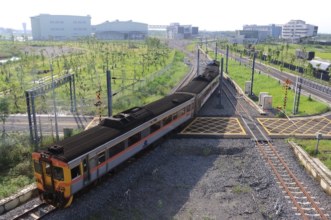 【台鐵】新高雄機廠職員輸送列車が運行開始を不明で撮影した写真