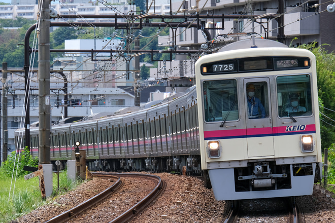 【京王】7000系7725F若葉台工場出場試運転を京王永山駅で撮影した写真
