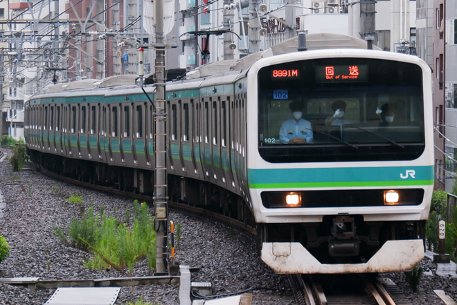 【JR東】E231系マト102編成東京総合車両センター入場回送を恵比寿駅で撮影した写真