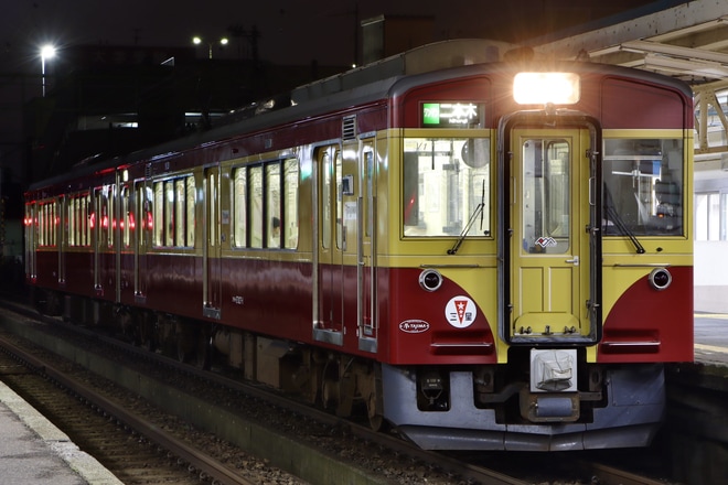 【トキ鉄】ET127系V1編成が懐かしの新潟色にを高田駅で撮影した写真