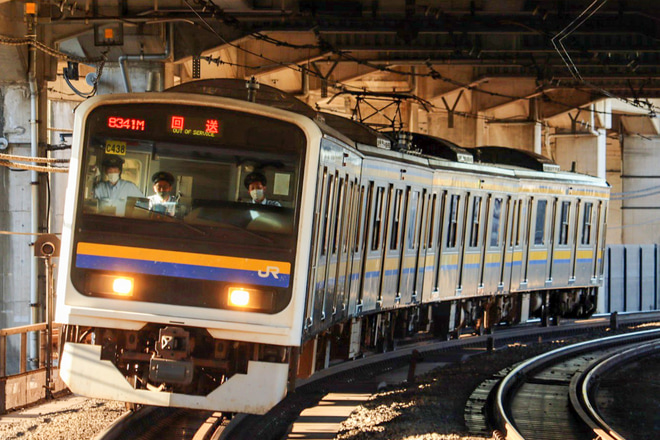 【JR東】209系マリC438編成大宮総合車両センター入場回送を赤羽駅で撮影した写真